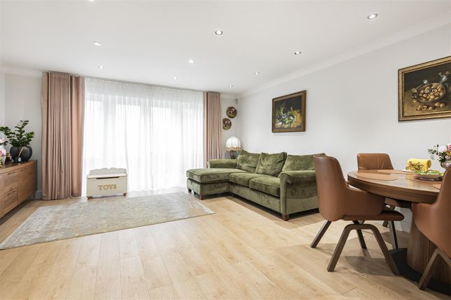 4 Battlers Mews, Battlers Green Drive, Radlett photo 2