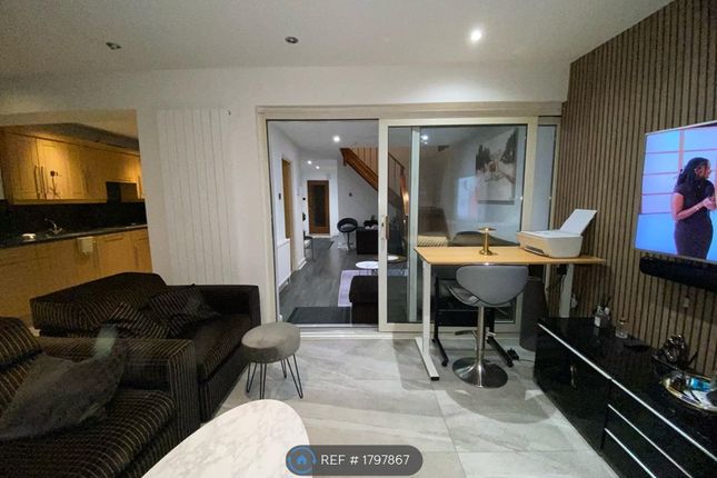 Kitchen/Tv Room