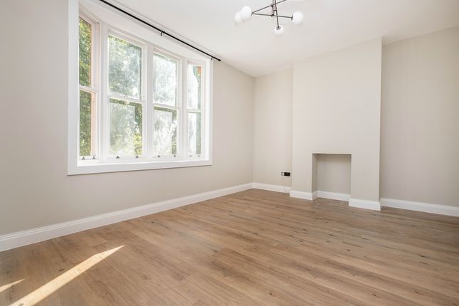 Flat 1, 8-9, Rocks Lane, London photo 4