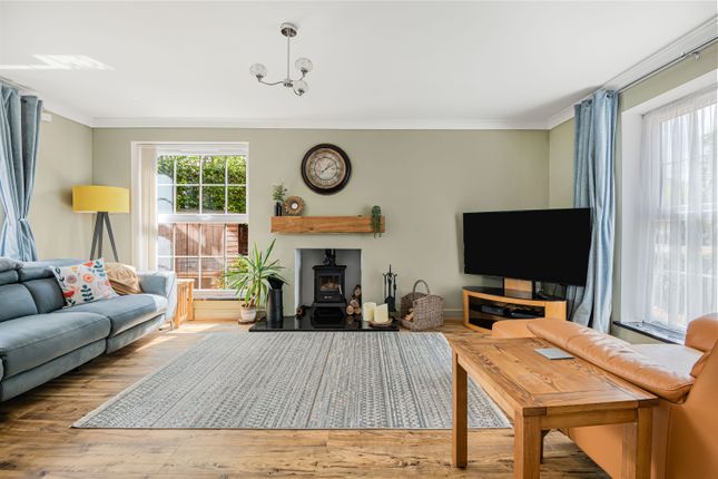 81, Beehive Lane, Welwyn Garden City photo 4