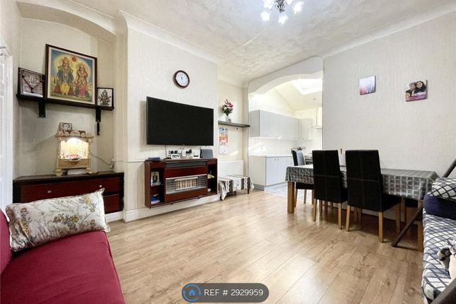 Smallshaw Lane, Ashton-Under-Lyne photo 5