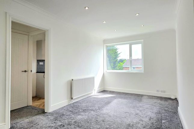24, Kestrel Drive, Sheffield photo 4