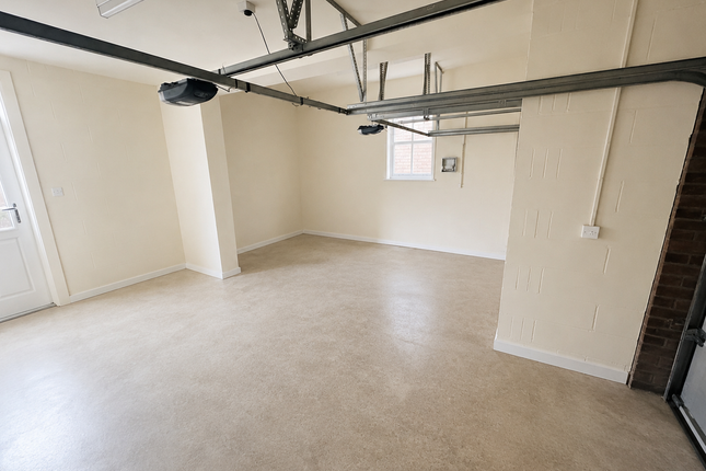 10, Halkin Close, Preston photo 2