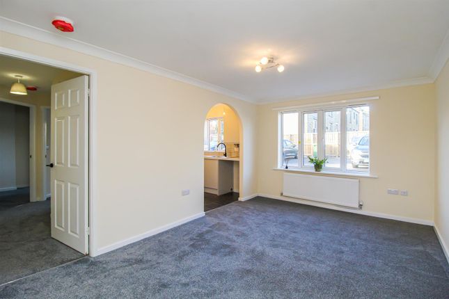 51, Woodhead Close, Ossett photo 4