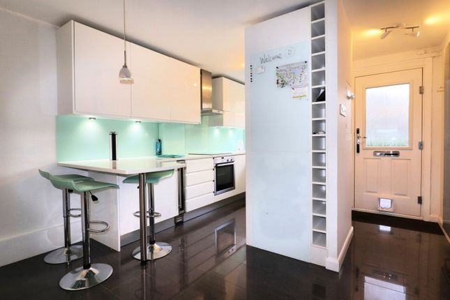 21 Otho Court, Augustus Close, Brentford photo 4