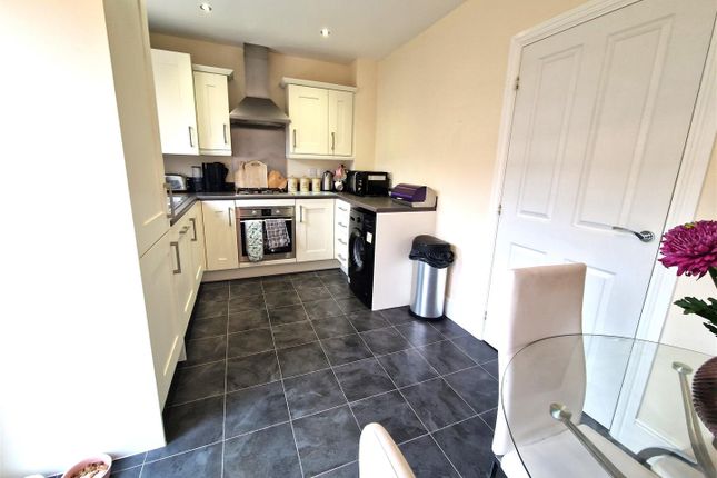 27, Wayfarer Close, Weston-Super-Mare photo 3