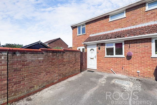 Thumbnail Semi-detached house for sale in Fyfield Road, Thatcham, Berkshire