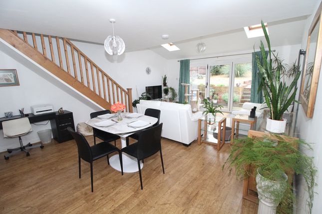 Falcon Crescent, Bedford photo 2