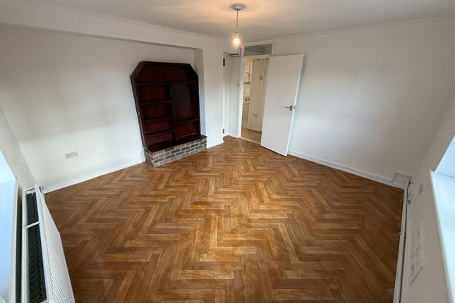Clements Court, HOUNSLOW photo 5