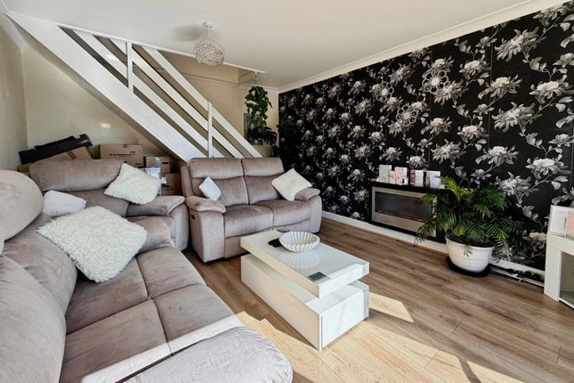 12, The Garth, Caerphilly photo 3