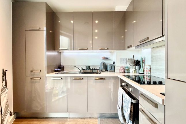 Flat 34, Hallington Court, 6 Brannigan Way, Edgware photo 3