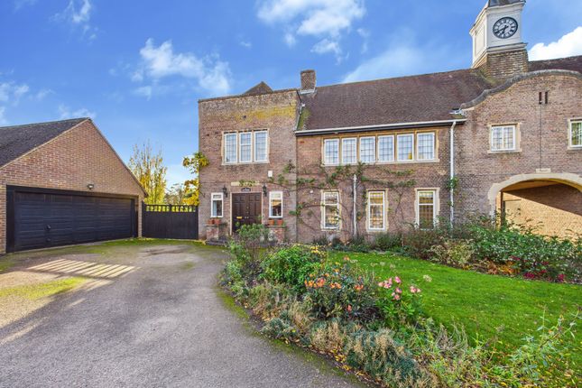 Cam01354G0-Pr0614-Still060