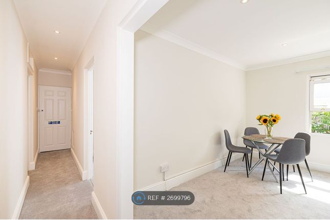 Entrance Hallway/Lounge Diner