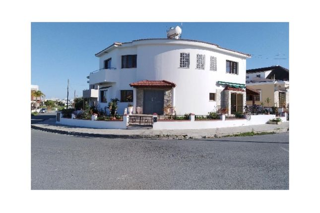 Villa for sale in Agios Nikolaos, Larnaca, Cyprus