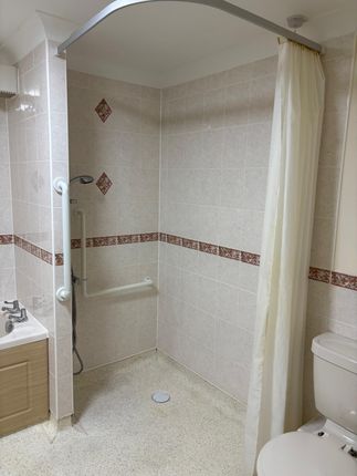 flat 35, High Street, Heathfield photo 4
