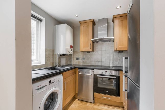 Flat to rent in Manor Gardens, Holloway, London