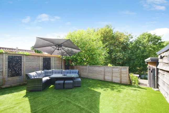 32, Linden Close, York photo 4