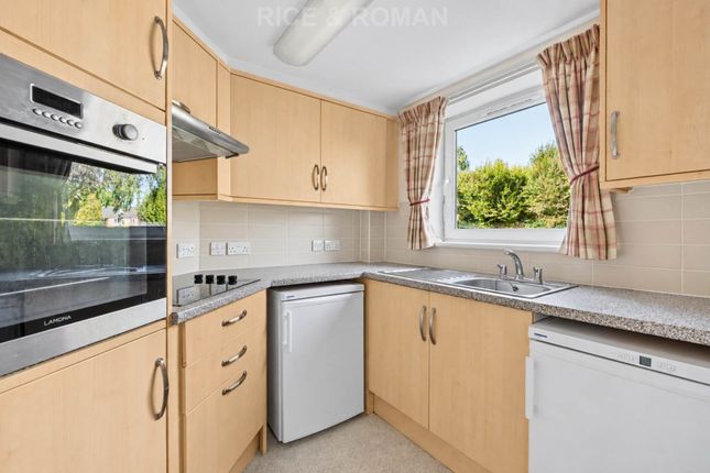 1 Gibson Court, Manor Road North, Esher photo 4