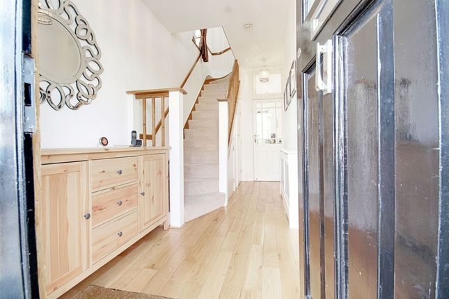 41 Berkeley Gardens, London photo 4