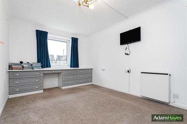 Flat 15, Weston Court, Farnham Close, London photo 4