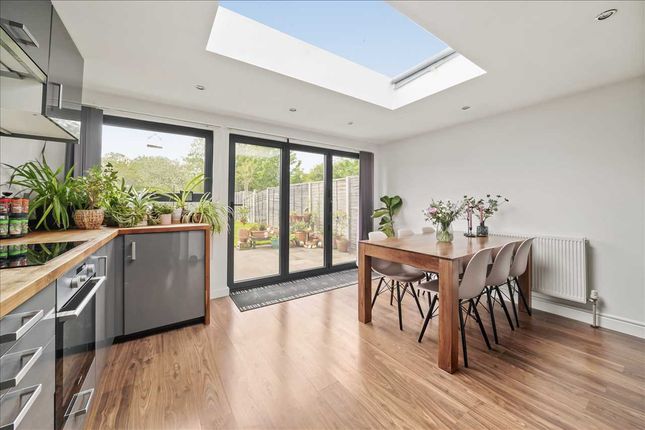 13, Hawkes Road, Mitcham photo 2