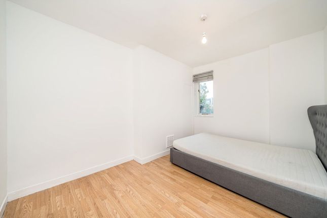 81A, High Street, Hampton photo 3