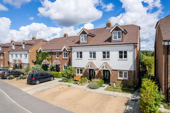 7 Chatfield Close-1.Jpg