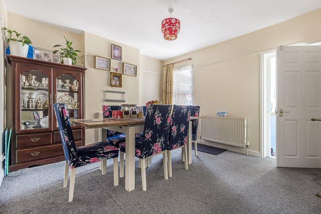 10, Elm Lodge Avenue, Reading photo 3