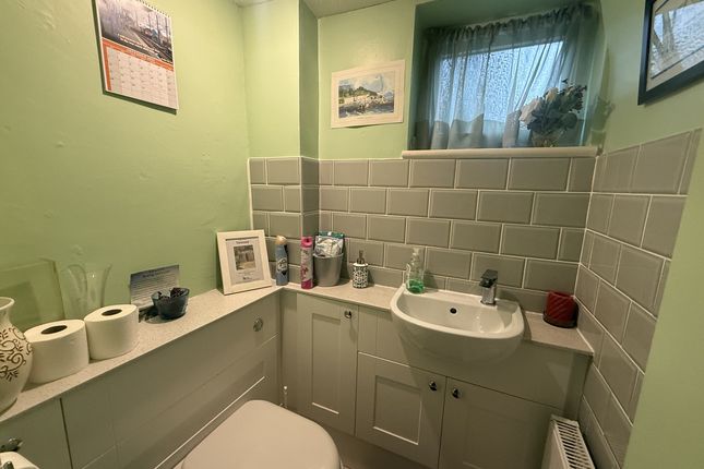 7, St James Close, Thornbury photo 4