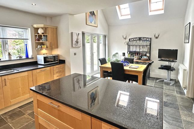 5, Moser Grove, Lymington photo 3