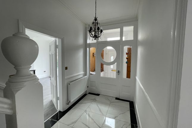 5, Menlove Ave, Liverpool photo 3