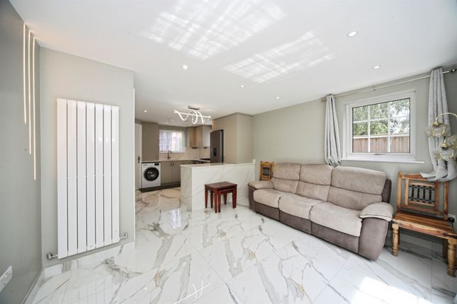 1, Felton Close, Luton photo 3