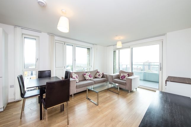 Flat to rent in Marner Point, No 1 The Plaza, Bow