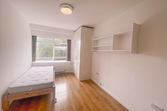 Studio to rent in Fitzjohns Ave, Hampstead, London NW3