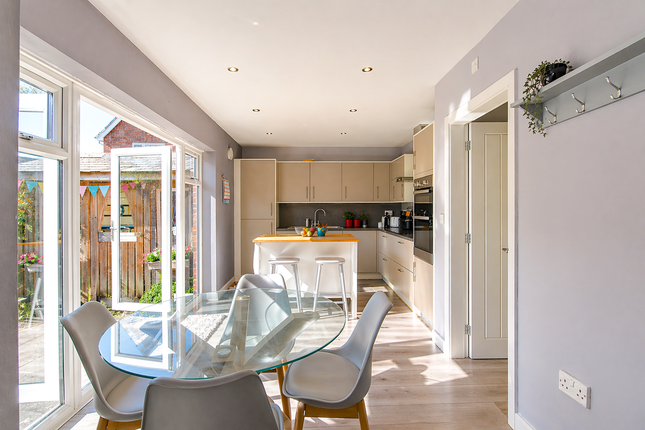 19, Thistle Close, Tarporley photo 2
