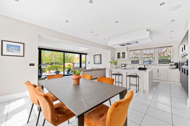 8 Sussex Avenue, Harrogate photo 2