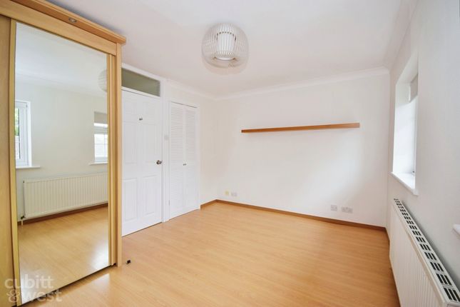 9, Stanley Road, Sutton photo 4