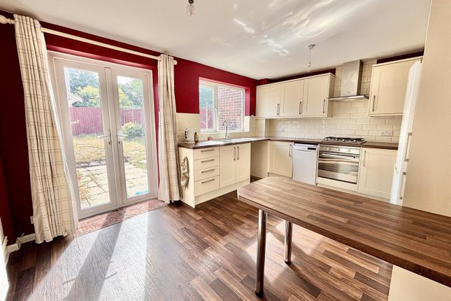 21, Kiln Close, Wimborne photo 3
