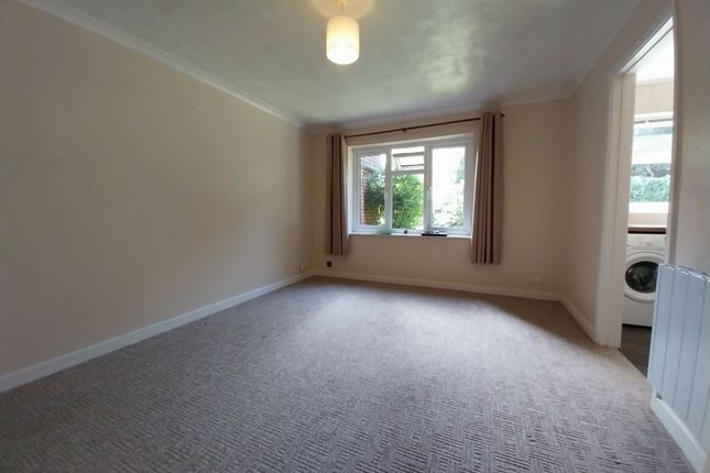 13, Robyns Way, Edenbridge photo 2