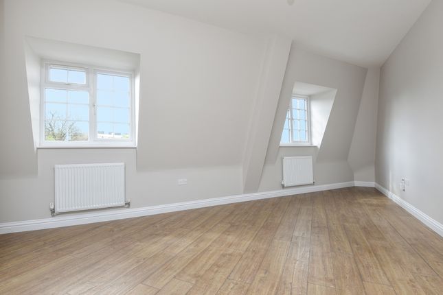 Flat 5 Tulip Court, 131a, Manor Drive North, Surrey photo 5
