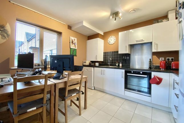 Flat for sale in Centurion House, 99 Varcoe Gardens, Hayes