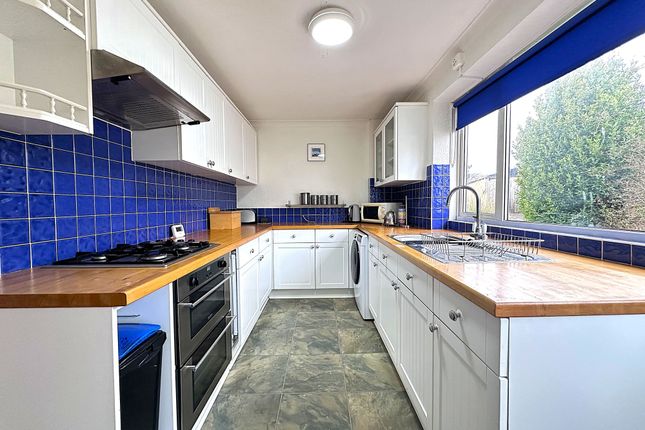 4 Osgodby Close, Scarborough photo 2