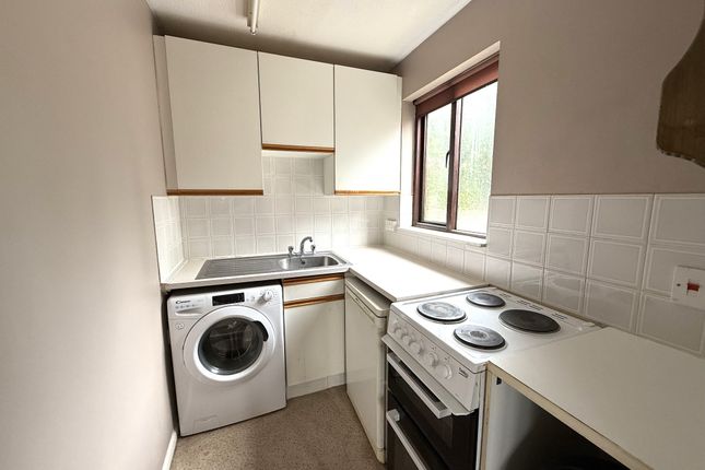 21 Templecombe Mews, Oriental Road, Woking photo 3