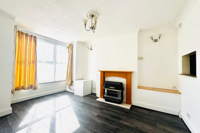 20, Irchester Road, RUSHDEN photo 2
