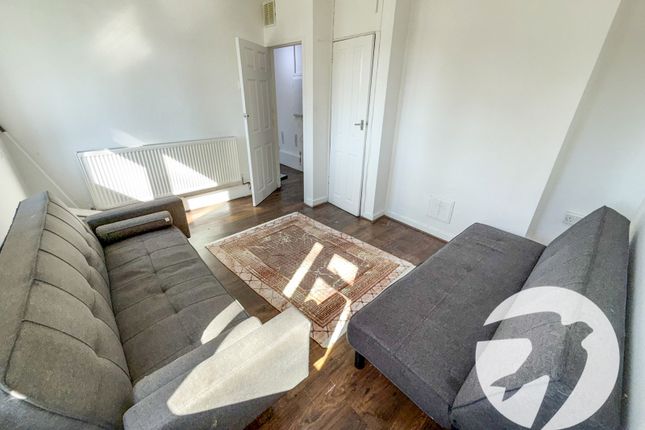 77, Restons Crescent, London photo 2