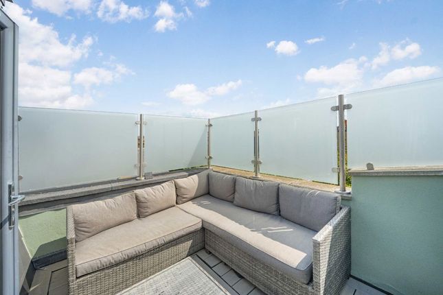 24A, Penwith Road, London photo 4