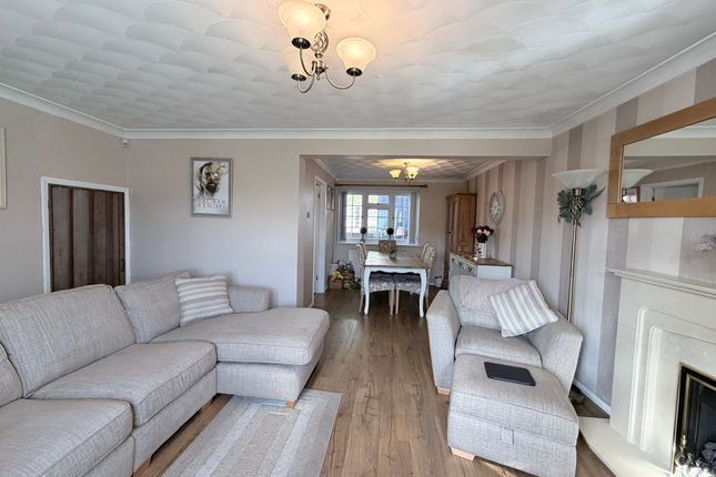 15 Bryn Rhedyn, Pontypridd photo 3