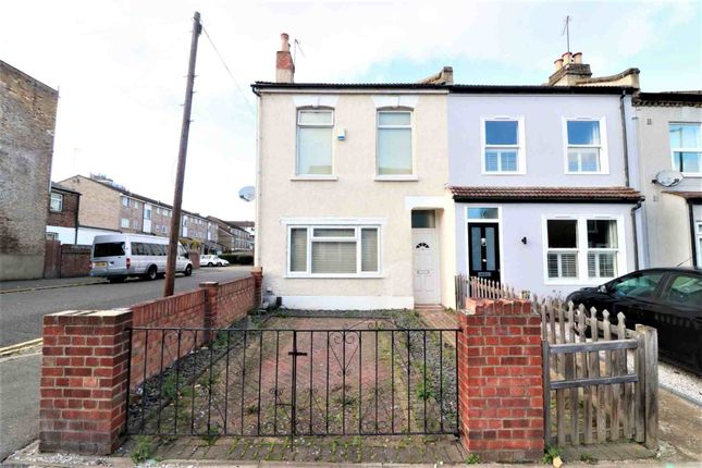 Thumbnail Terraced house to rent in Maple Road, London