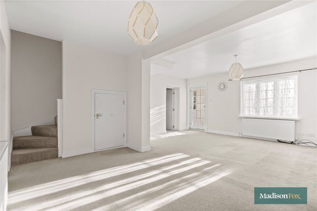 8 Forest Farm Cottages,, Forest Road, Ilford photo 2