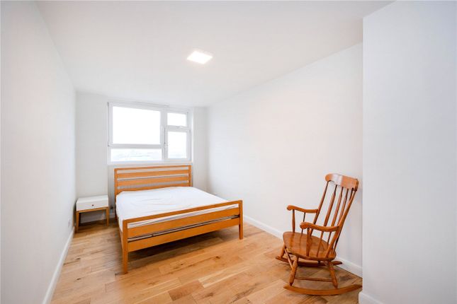 Flat to rent in Hall Street, London